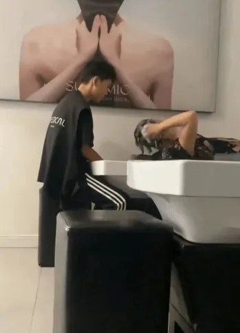 如果你觉得自己很没用，请看这位理发师